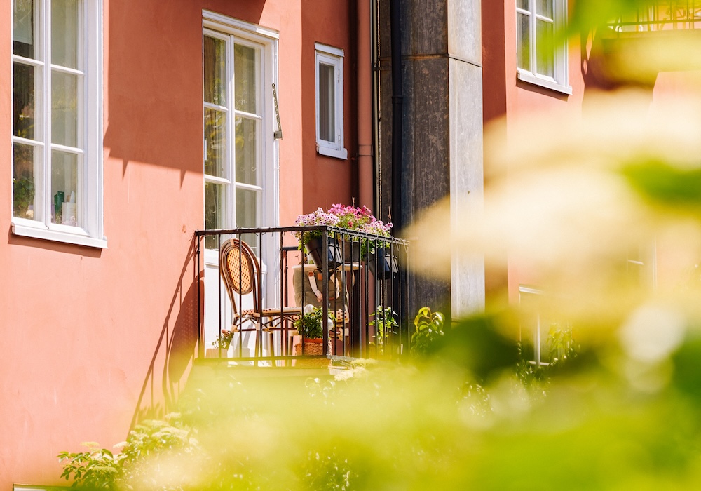 Bild på personer som arbetar.