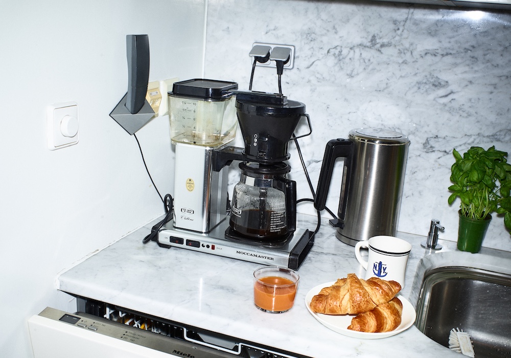 Bild på personer som arbetar.